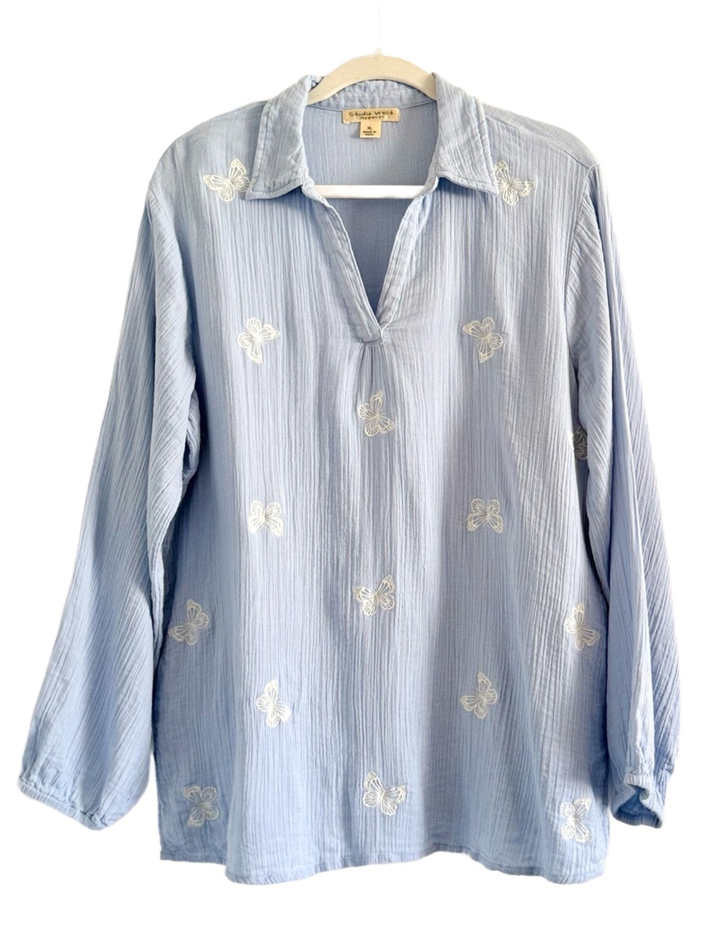 🌻 Studio West Light Blue Butterfly Embroidery Textured Gauzy V-Neck Top XL